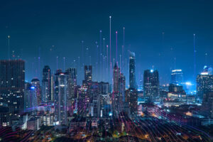 Smart City, metropoli di notte con edifici connessi